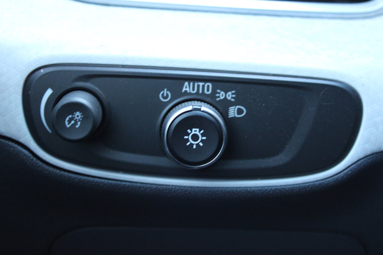 Used 2020 Chevrolet Bolt Premier w/ Infotainment Package image 22