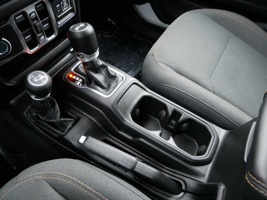 Used 2024 Jeep Wrangler Unlimited Sahara AWD/4WD image 23