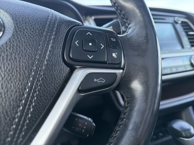 Used 2015 Toyota Highlander Limited Platinum image 36