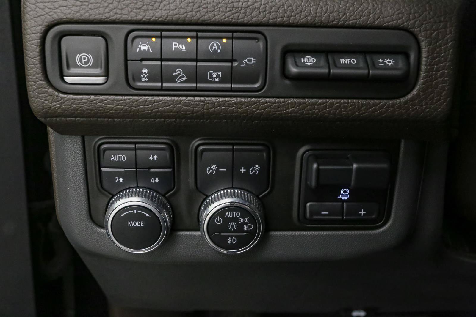 Used 2022 GMC Yukon Denali w/ Denali Premium Package AWD/4WD image 45