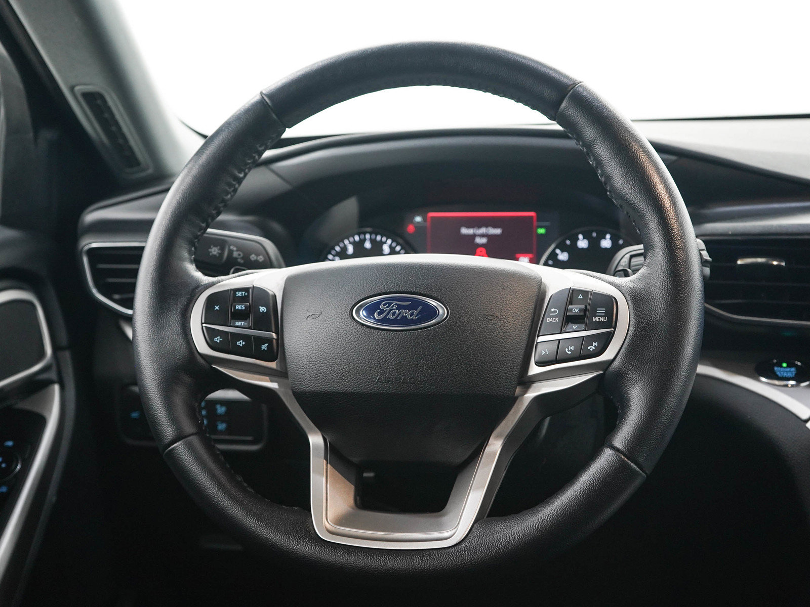 Used 2021 Ford Explorer XLT w/ Equipment Group 202A AWD/4WD image 18