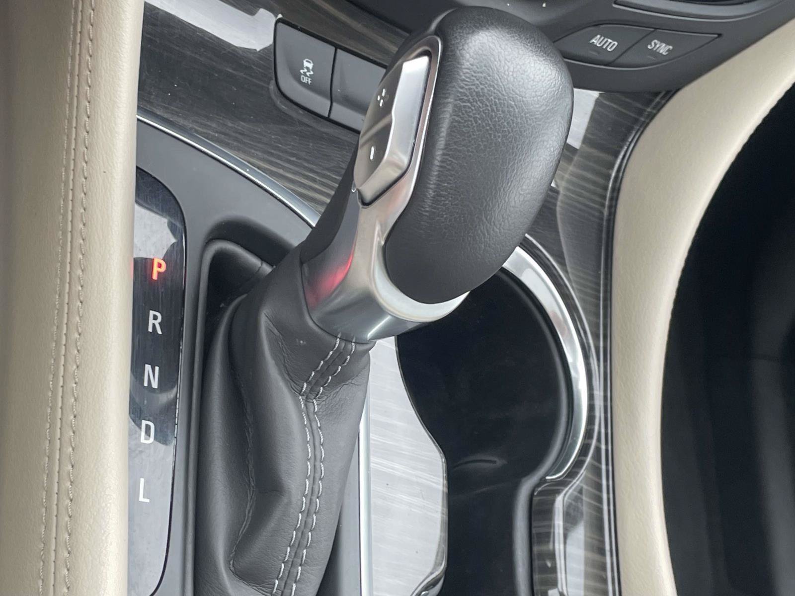 Used 2019 Buick Envision Essence FWD image 22