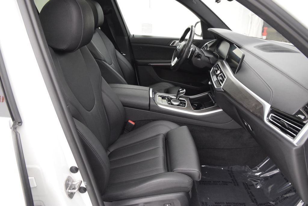 Used 2022 BMW X5 xDrive40i w/ Parking Assistance Package AWD/4WD image 16