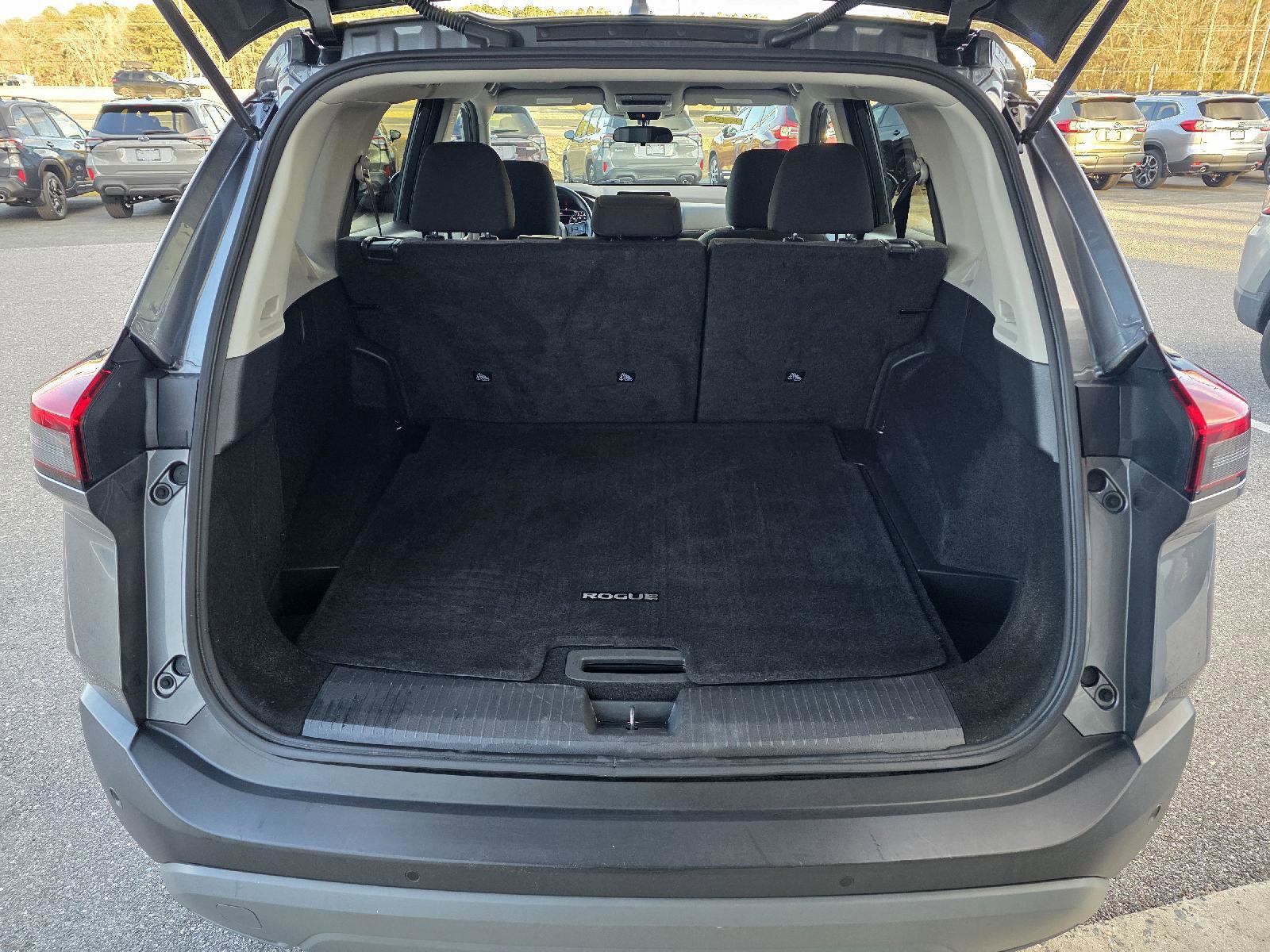 Used 2023 Nissan Rogue SV image 7