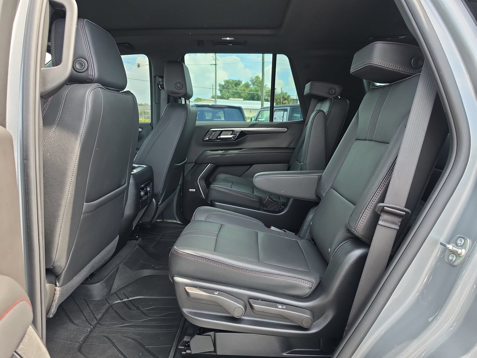 Used 2025 Chevrolet Tahoe RST w/ Comfort Package RWD image 13