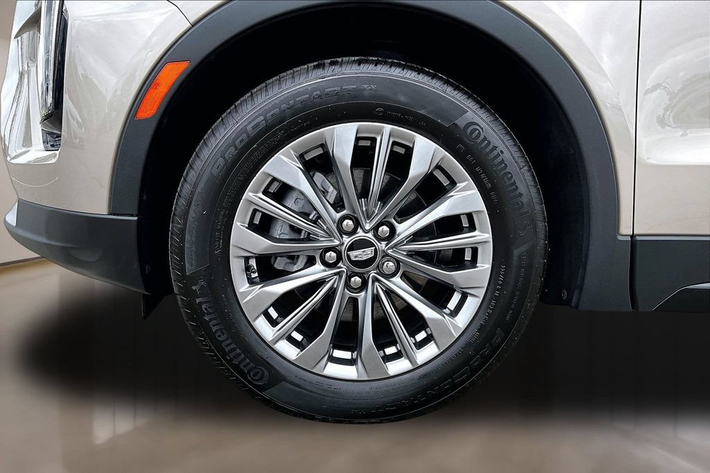 Used 2024 Cadillac XT4 Premium Luxury w/ Technology Package FWD image 8