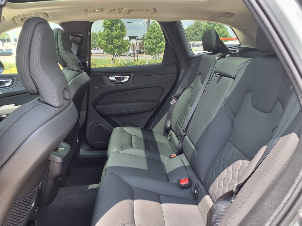 New 2026 Volvo XC60 B5 Plus w/ Protection Package Premier AWD/4WD image 15