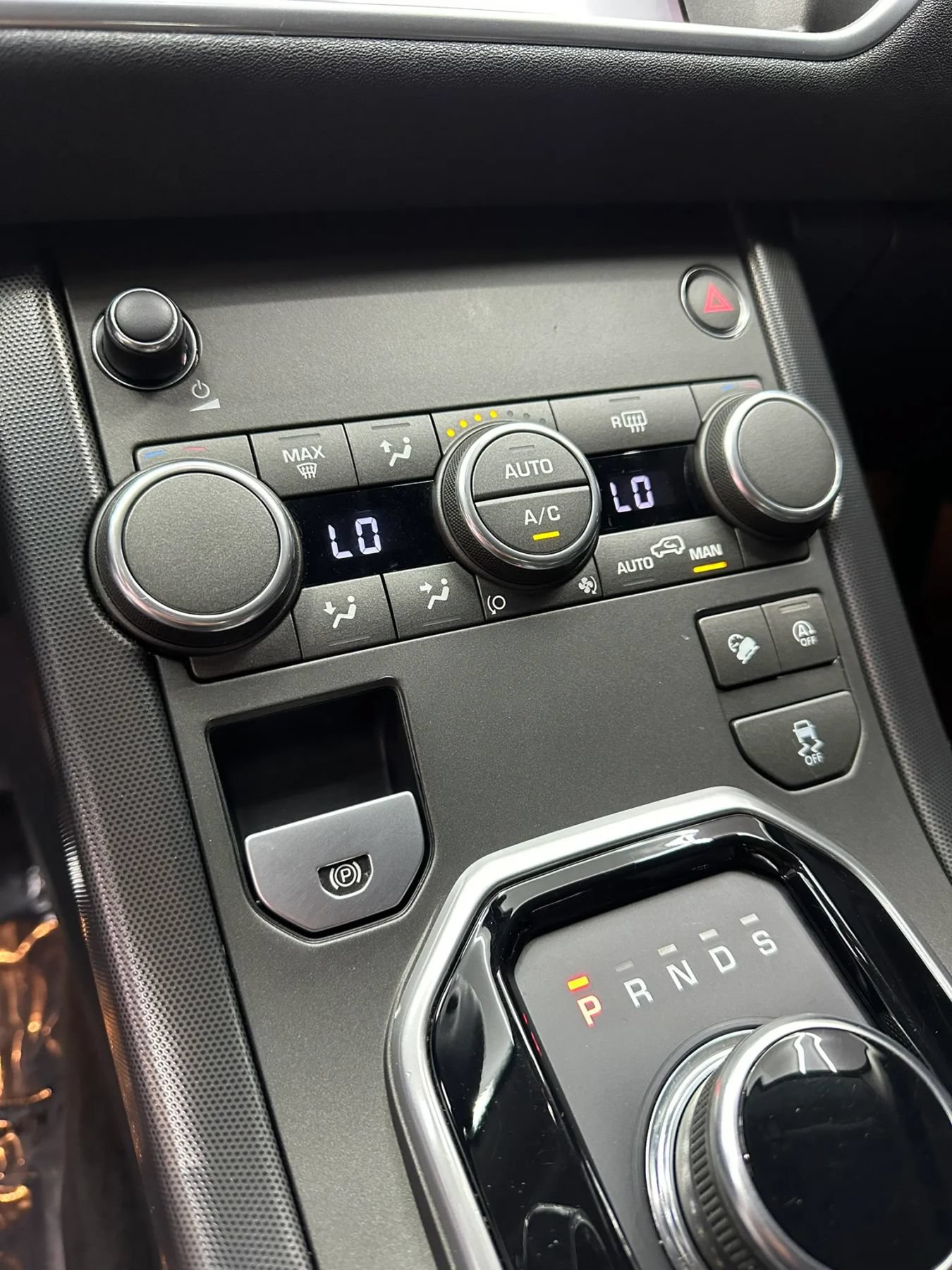 Used 2019 Land Rover Range Rover Evoque SE AWD/4WD image 22