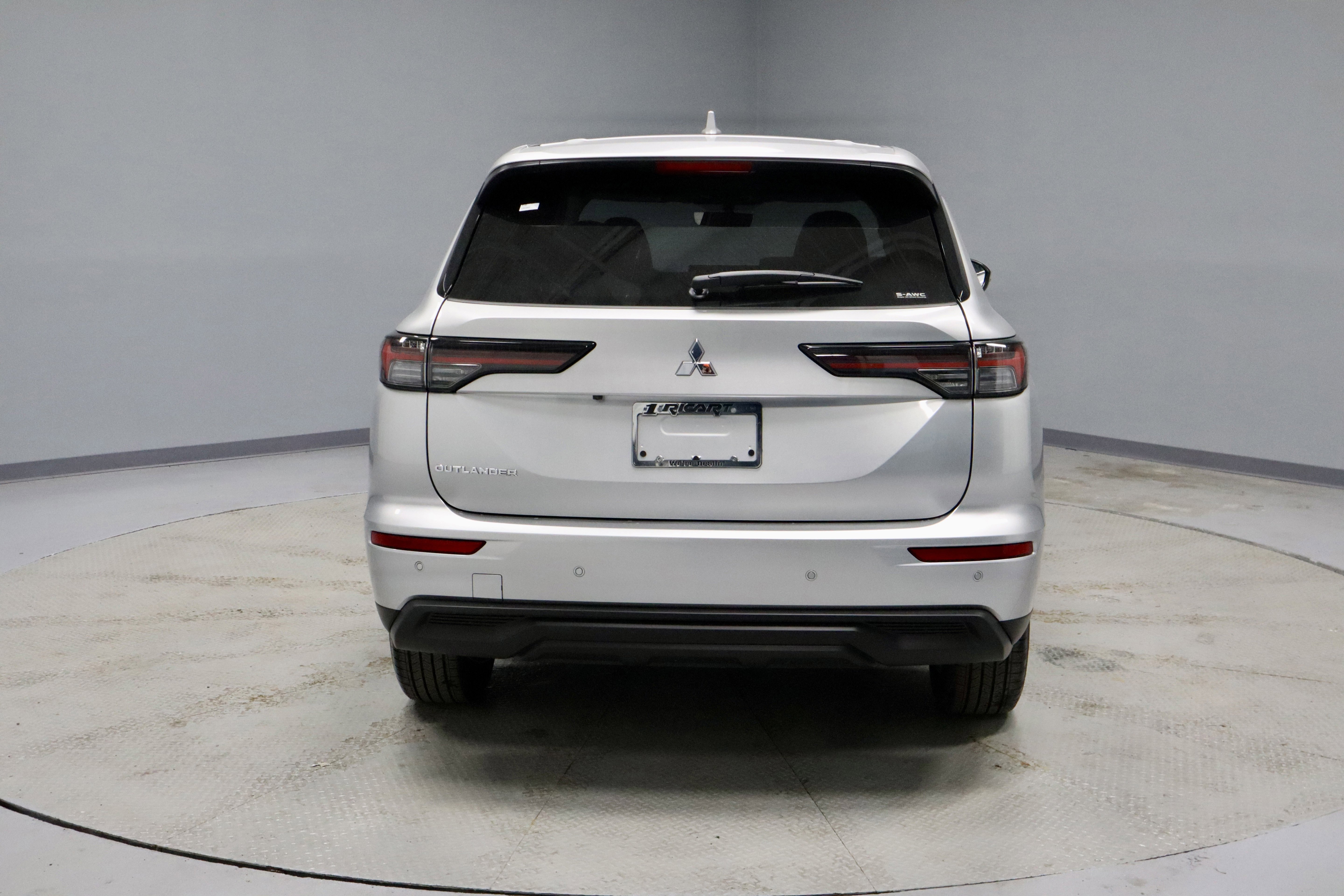 New 2026 Mitsubishi Outlander ES image 7