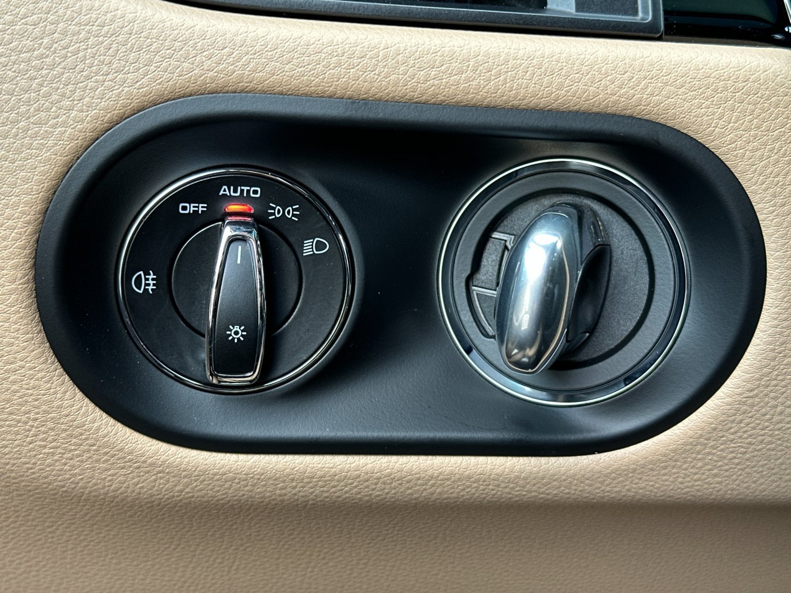Certified 2026 Porsche Macan AWD/4WD image 33