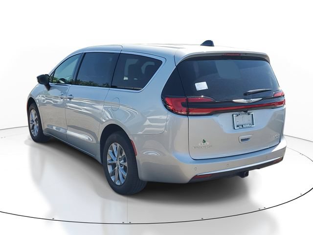 New 2026 Chrysler Pacifica Limited w/ Trailer Tow Group AWD/4WD image 3