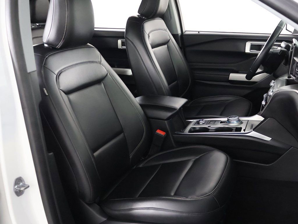 Used 2022 Ford Explorer XLT w/ Equipment Group 202A image 31