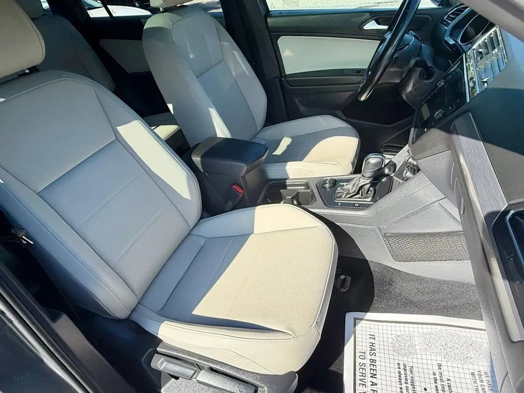 Used 2020 Volkswagen Tiguan SEL AWD/4WD image 18