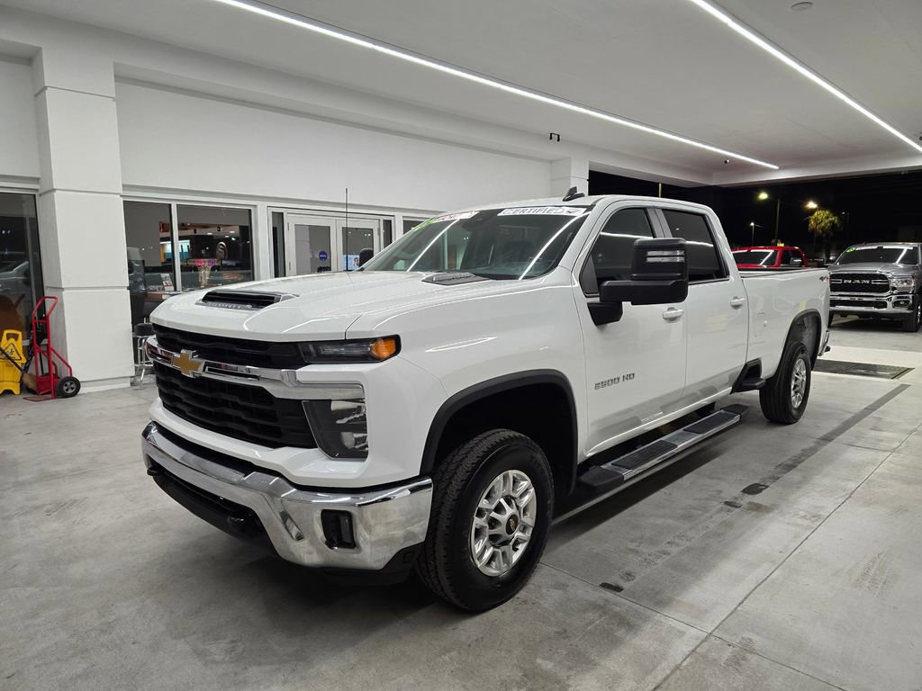 Used 2025 Chevrolet Silverado 2500 LT w/ Convenience Package image 2