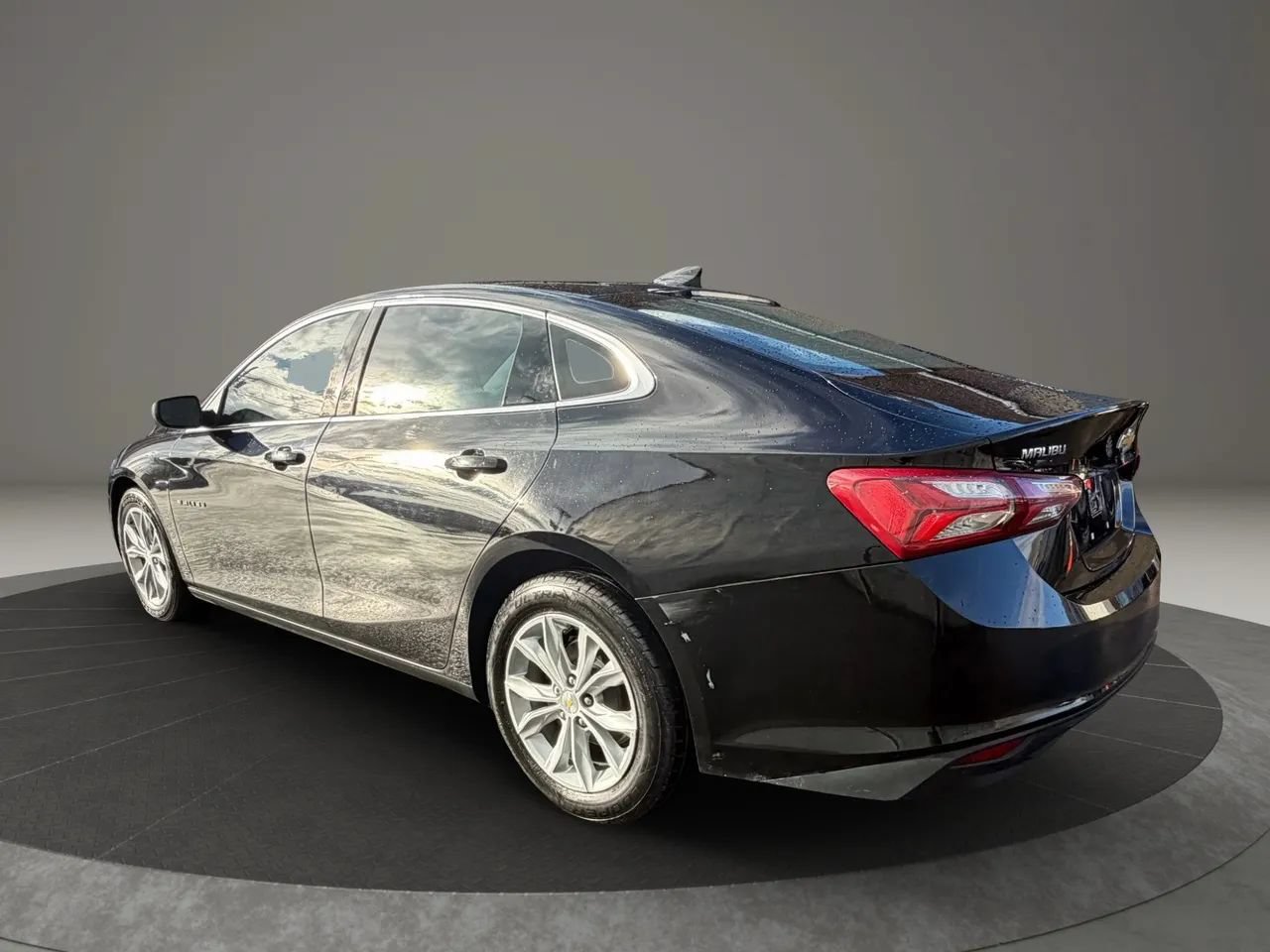 Used 2022 Chevrolet Malibu LT FWD image 7