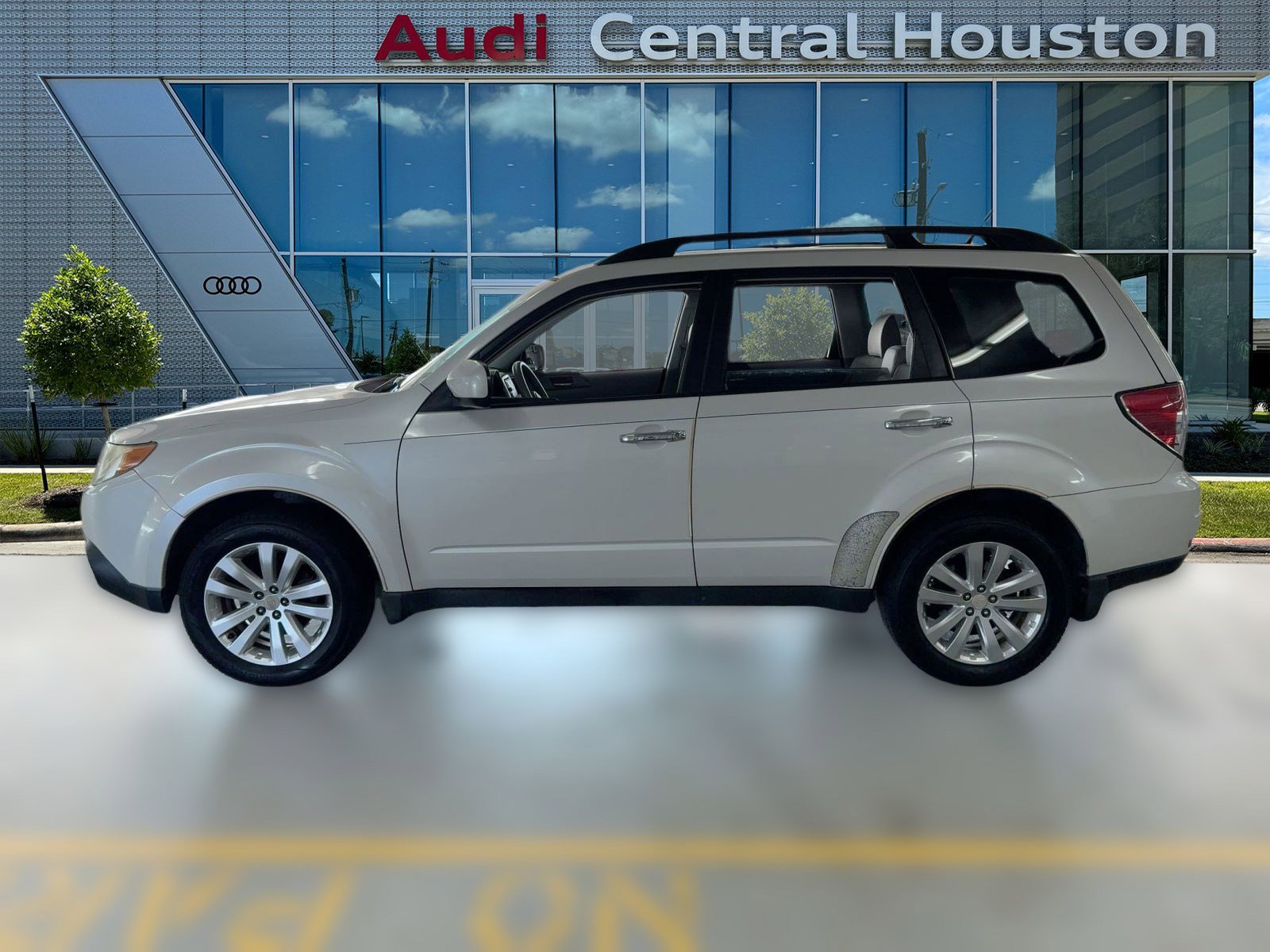 Used 2011 Subaru Forester 2.5X Premium image 2