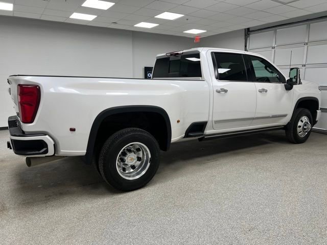 Used 2024 Chevrolet Silverado 3500 High Country w/ High Country Premium Package AWD/4WD image 11