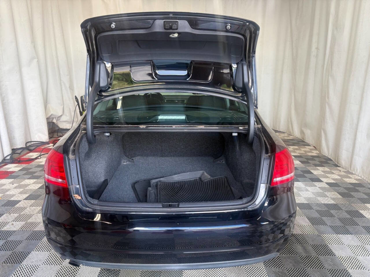 Used 2015 Volkswagen Passat 1.8T Wolfsburg Edition image 9