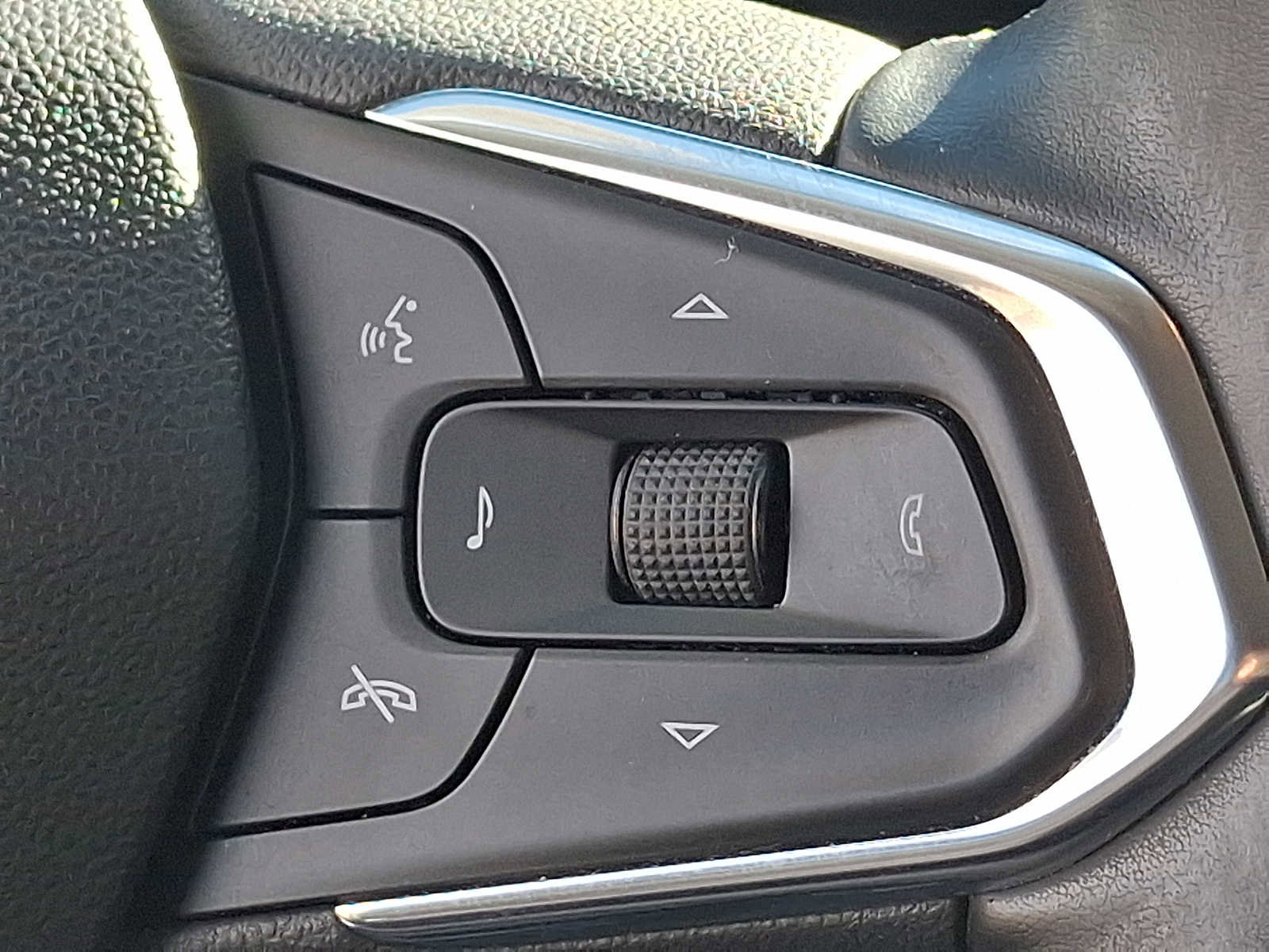 Used 2024 Chevrolet Trax LT w/ Driver Confidence Package image 22