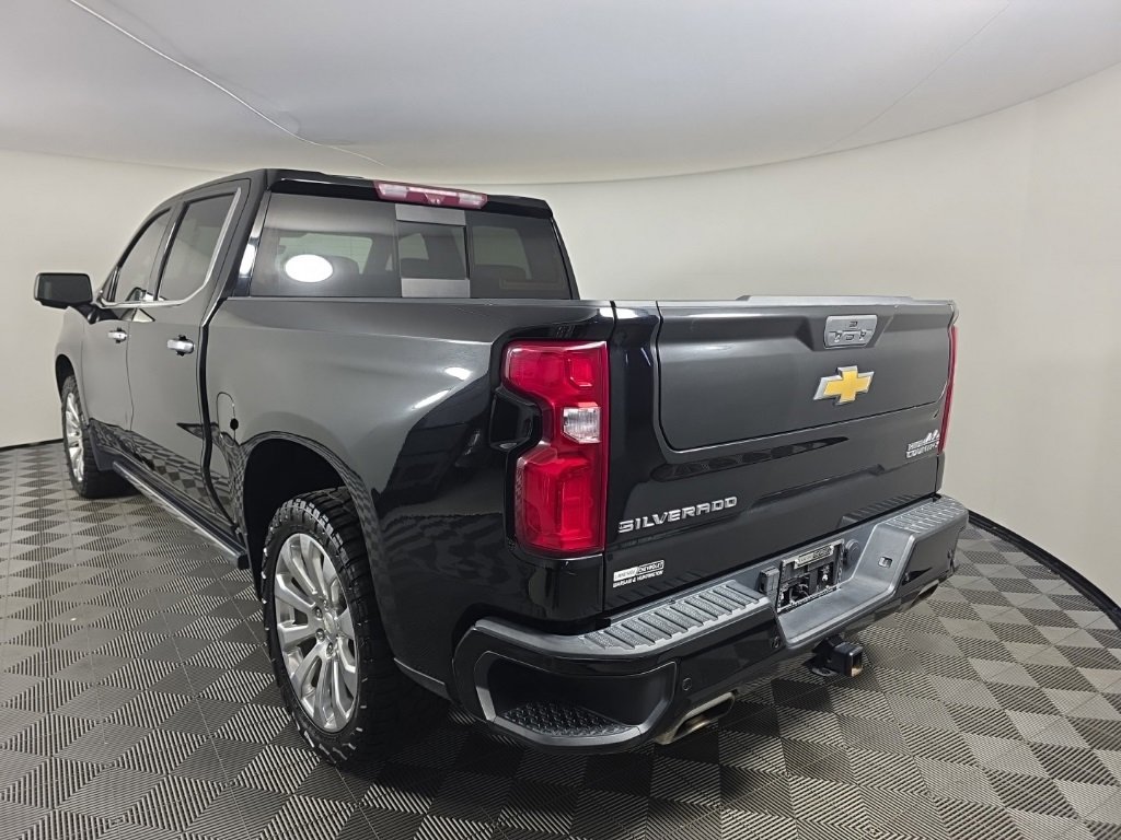 Used 2022 Chevrolet Silverado 1500 High Country w/ Technology Package image 3