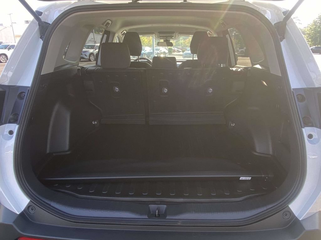Used 2026 Toyota RAV4 LE AWD/4WD image 12