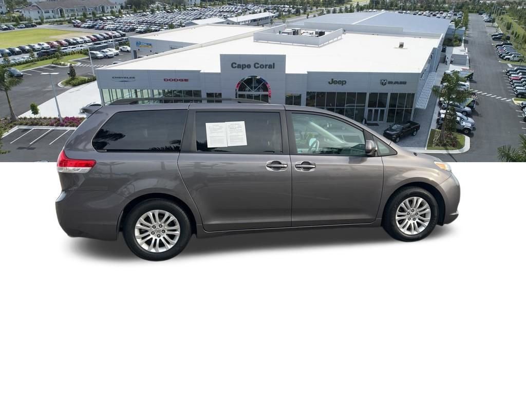 Used 2014 Toyota Sienna XLE image 15