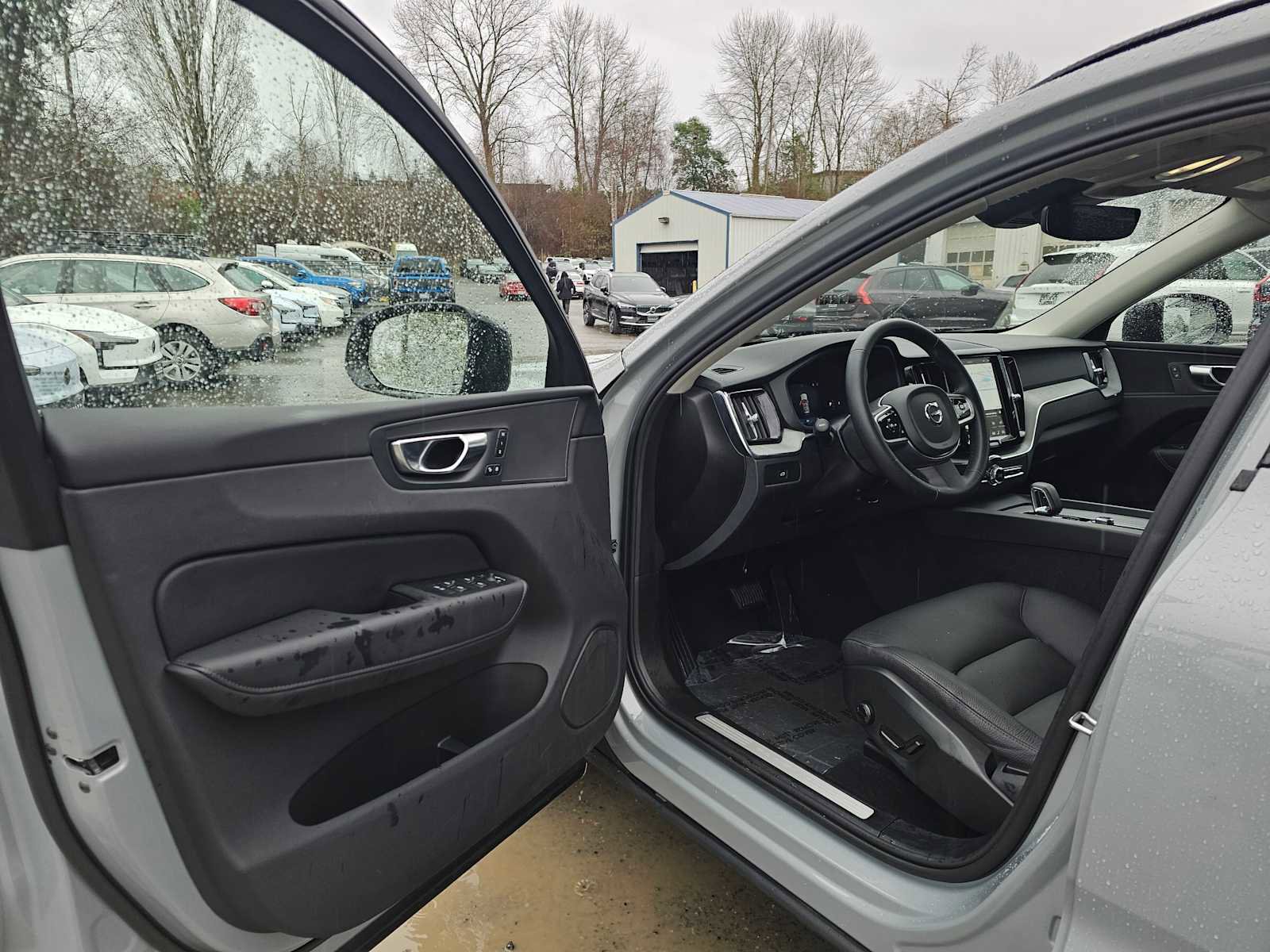 Certified 2025 Volvo XC60 B5 Plus image 22