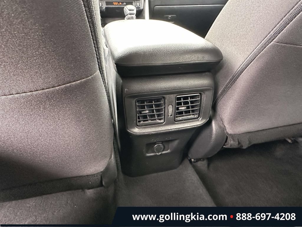 Used 2022 Toyota RAV4 LE AWD/4WD image 11
