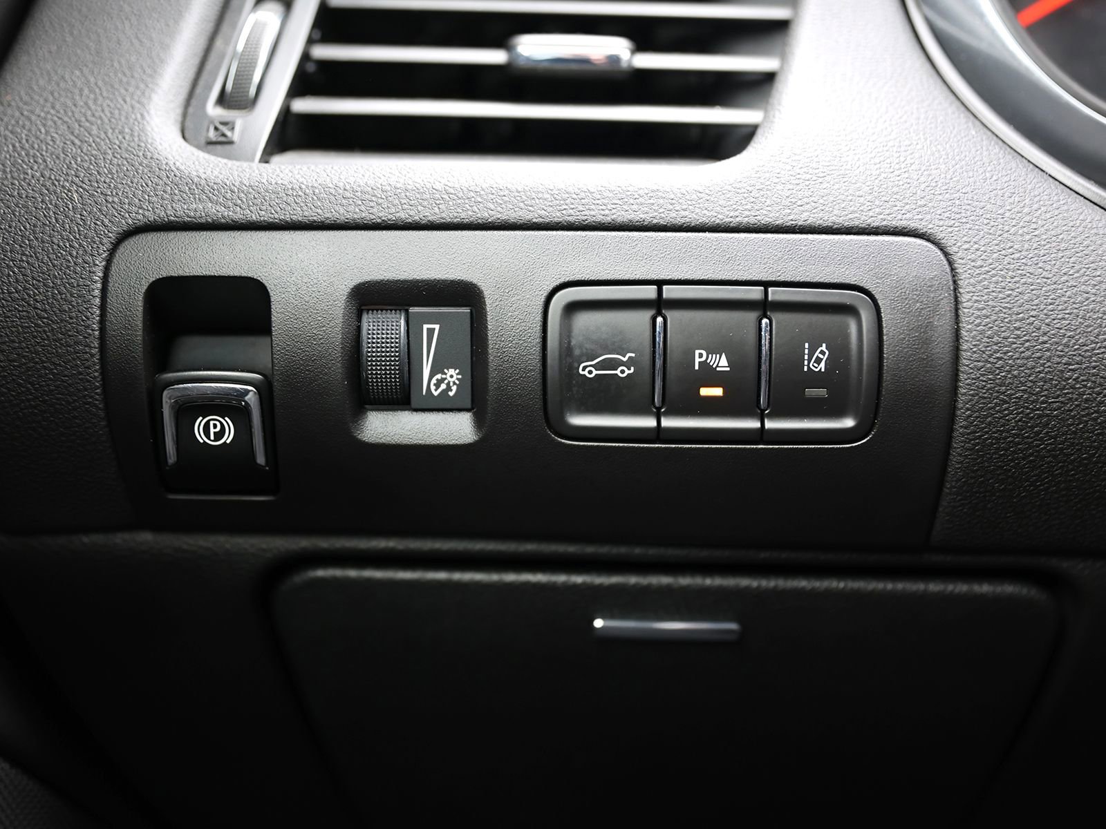 Used 2016 Chevrolet Impala LTZ w/ Enhanced Convenience Package image 33