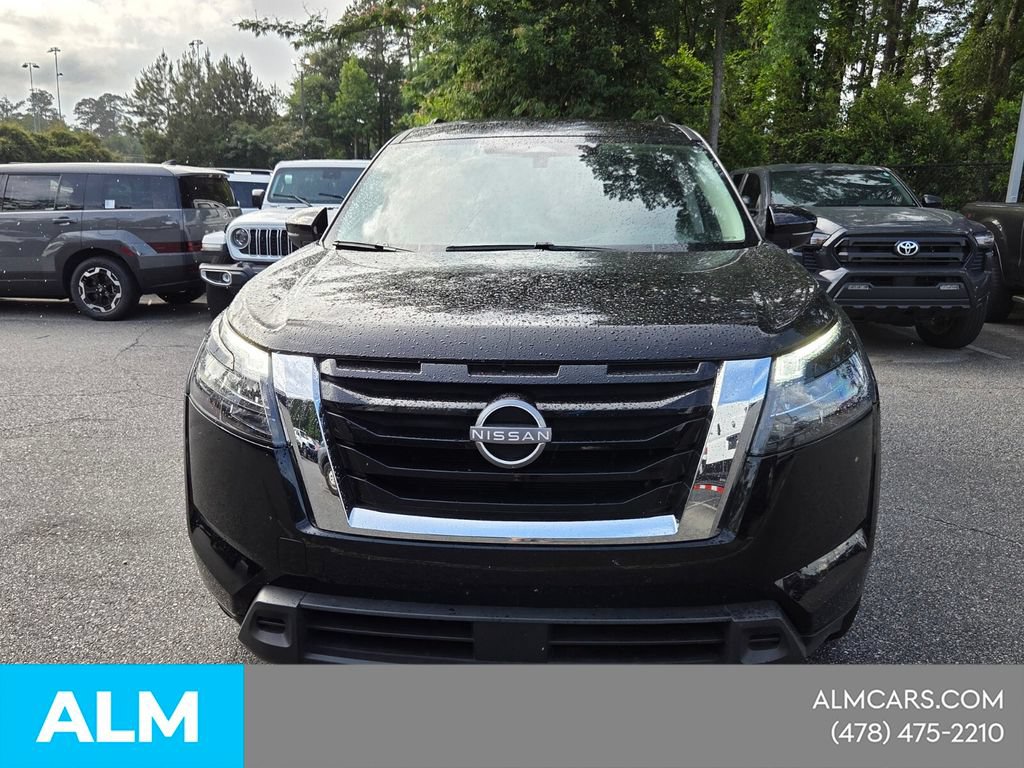 Used 2025 Nissan Pathfinder SV FWD image 3