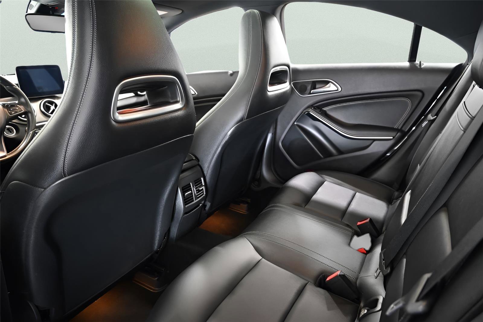 Used 2018 Mercedes-Benz CLA 250 image 17