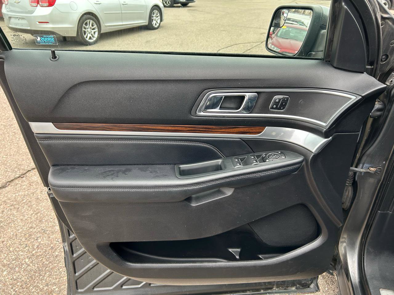 Used 2017 Ford Explorer Limited image 14