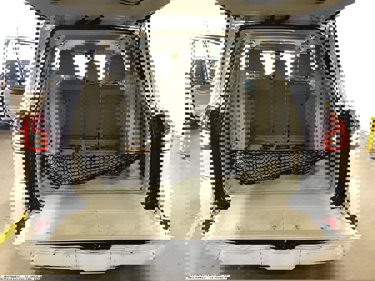 Used 2021 Lexus LX 570 4WD w/ Luxury Package image 16