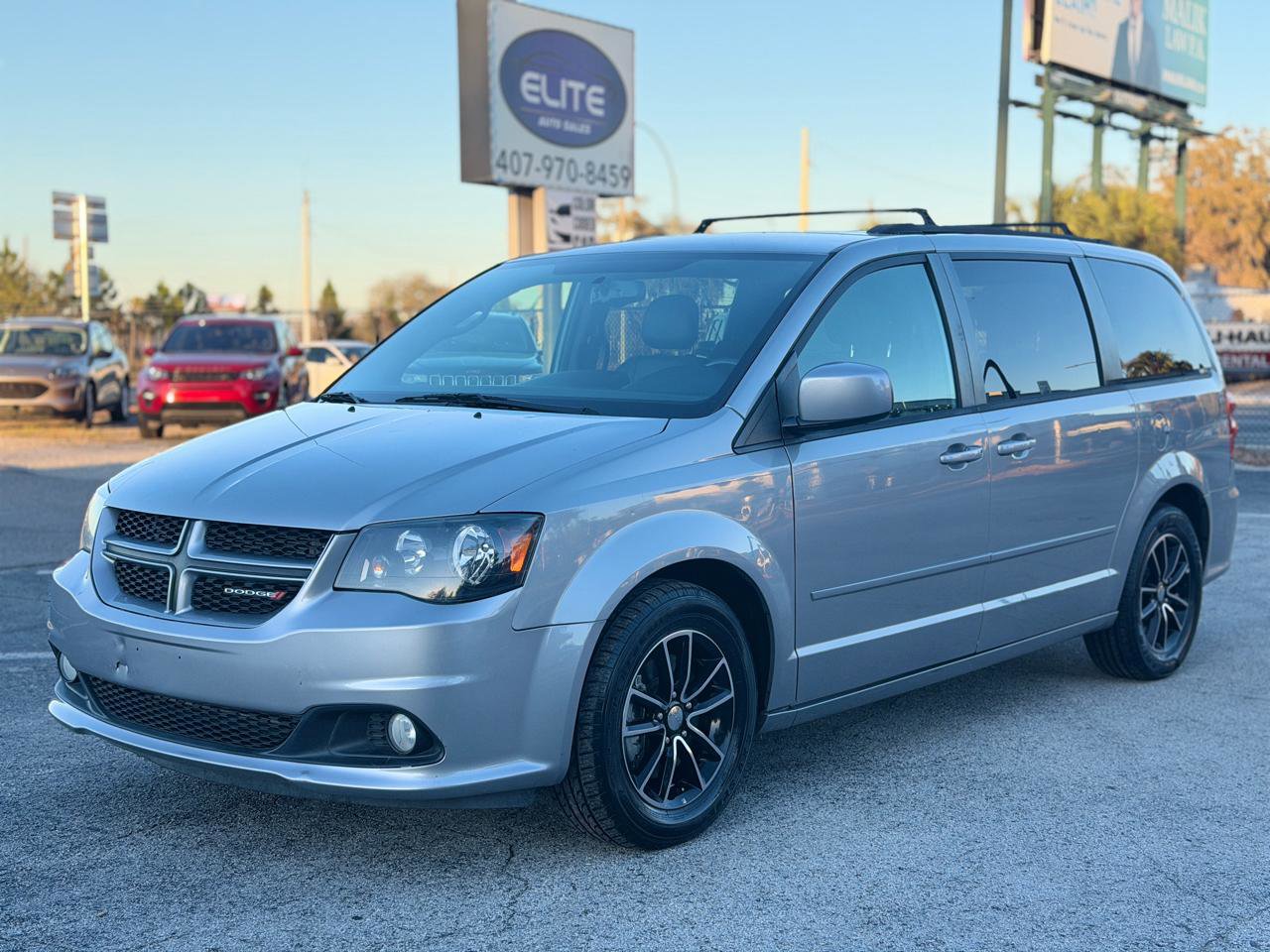 Used 2017 Dodge Grand Caravan GT image 1