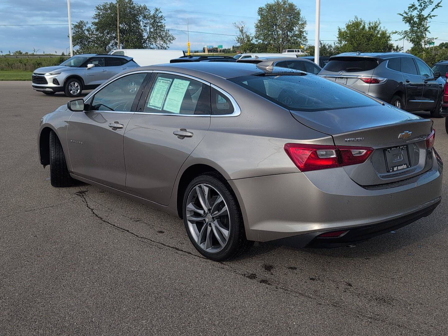 Used 2025 Chevrolet Malibu LT FWD image 3