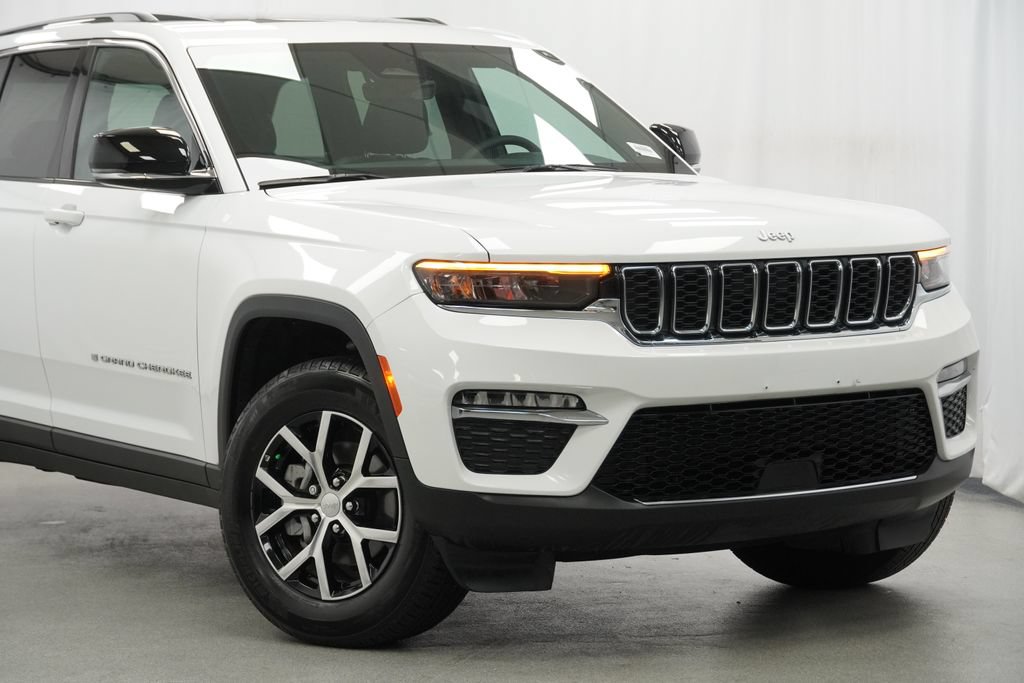 Certified 2025 Jeep Grand Cherokee Limited AWD/4WD image 3