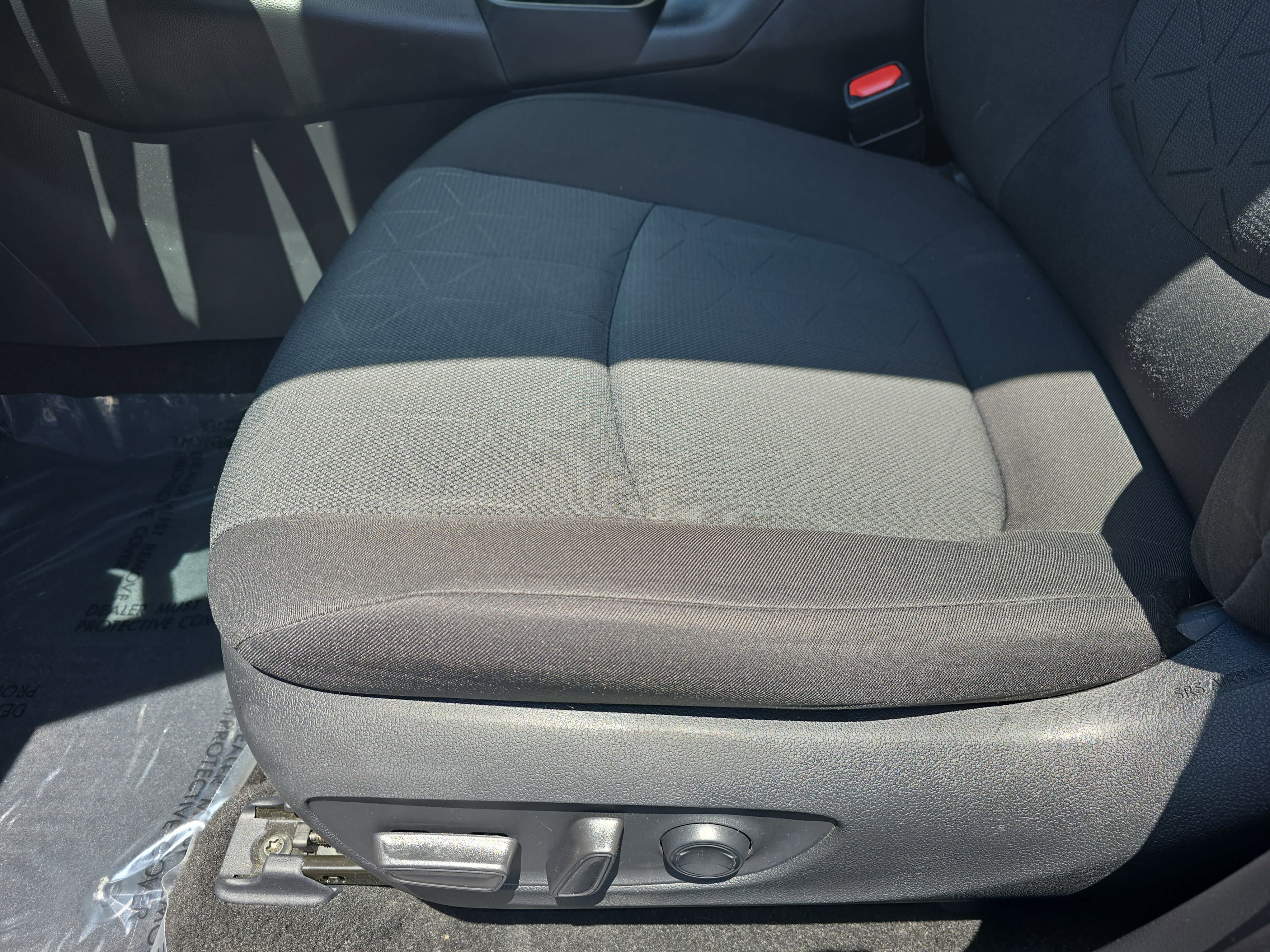 Used 2021 Toyota RAV4 XLE w/ Convenience Package FWD image 25