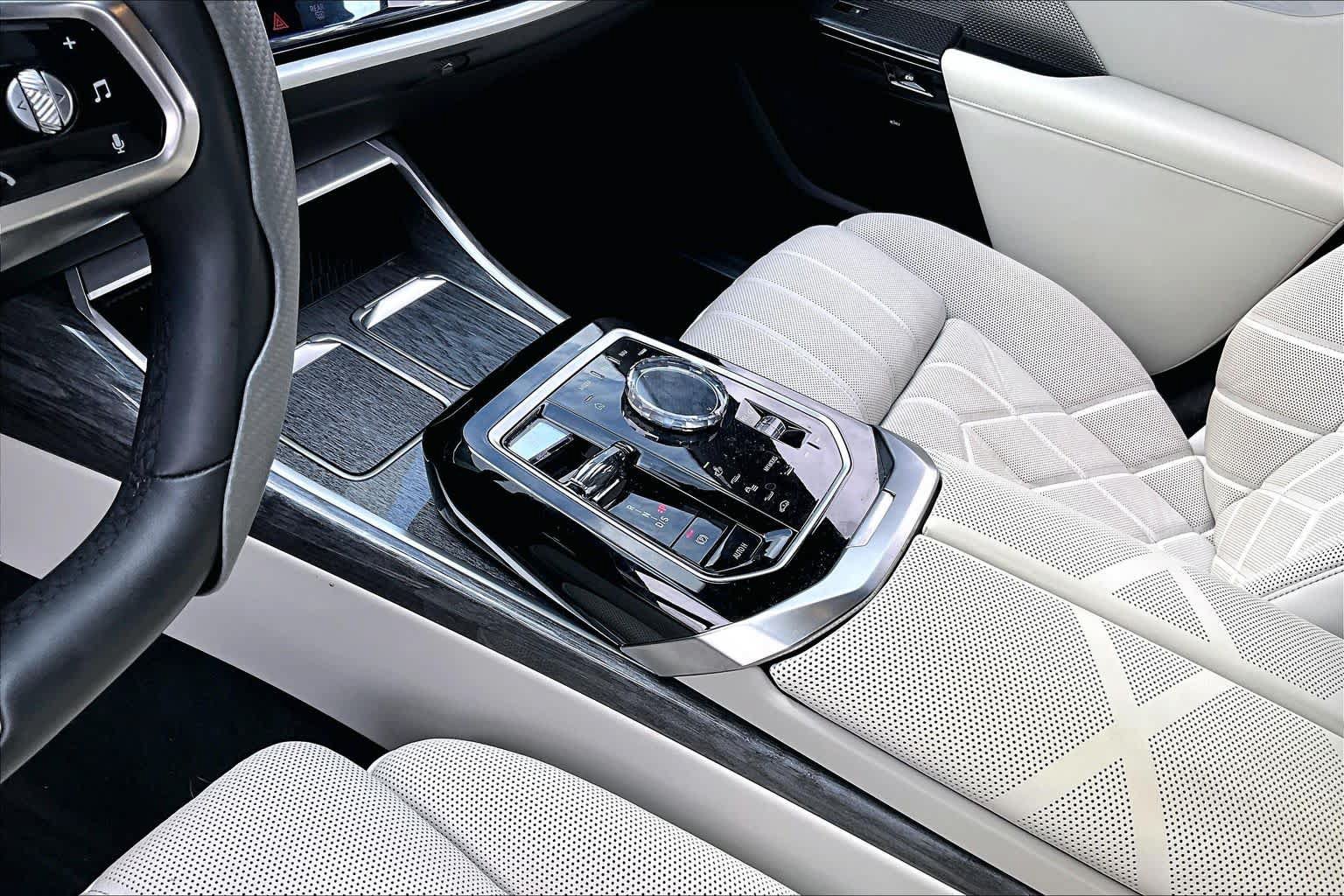 Used 2023 BMW 760i xDrive w/ Executive Package AWD/4WD image 15