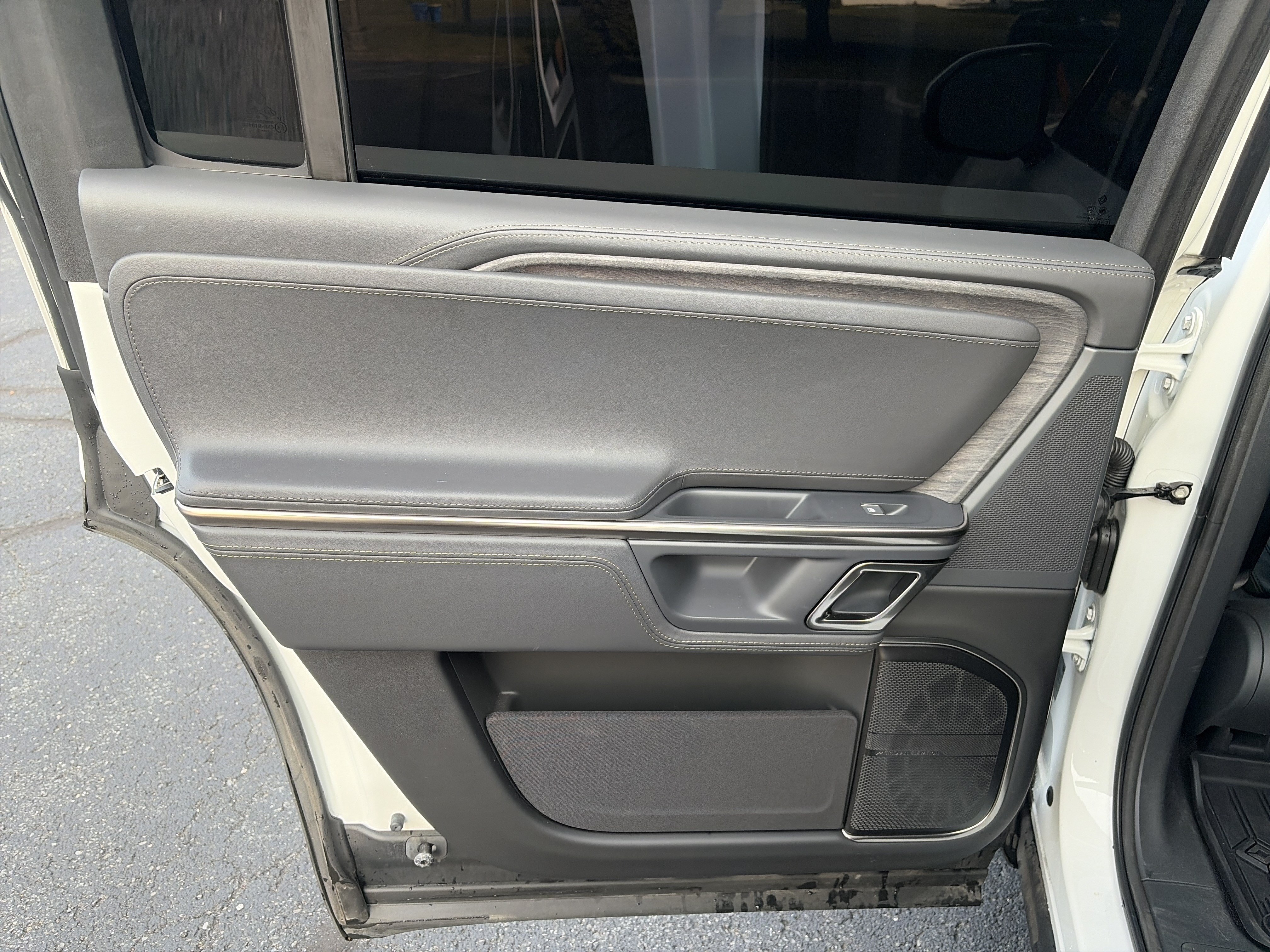 Used 2022 Rivian R1S Launch Edition AWD/4WD image 27