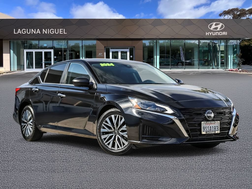 Used 2024 Nissan Altima 2.5 SV FWD image 1