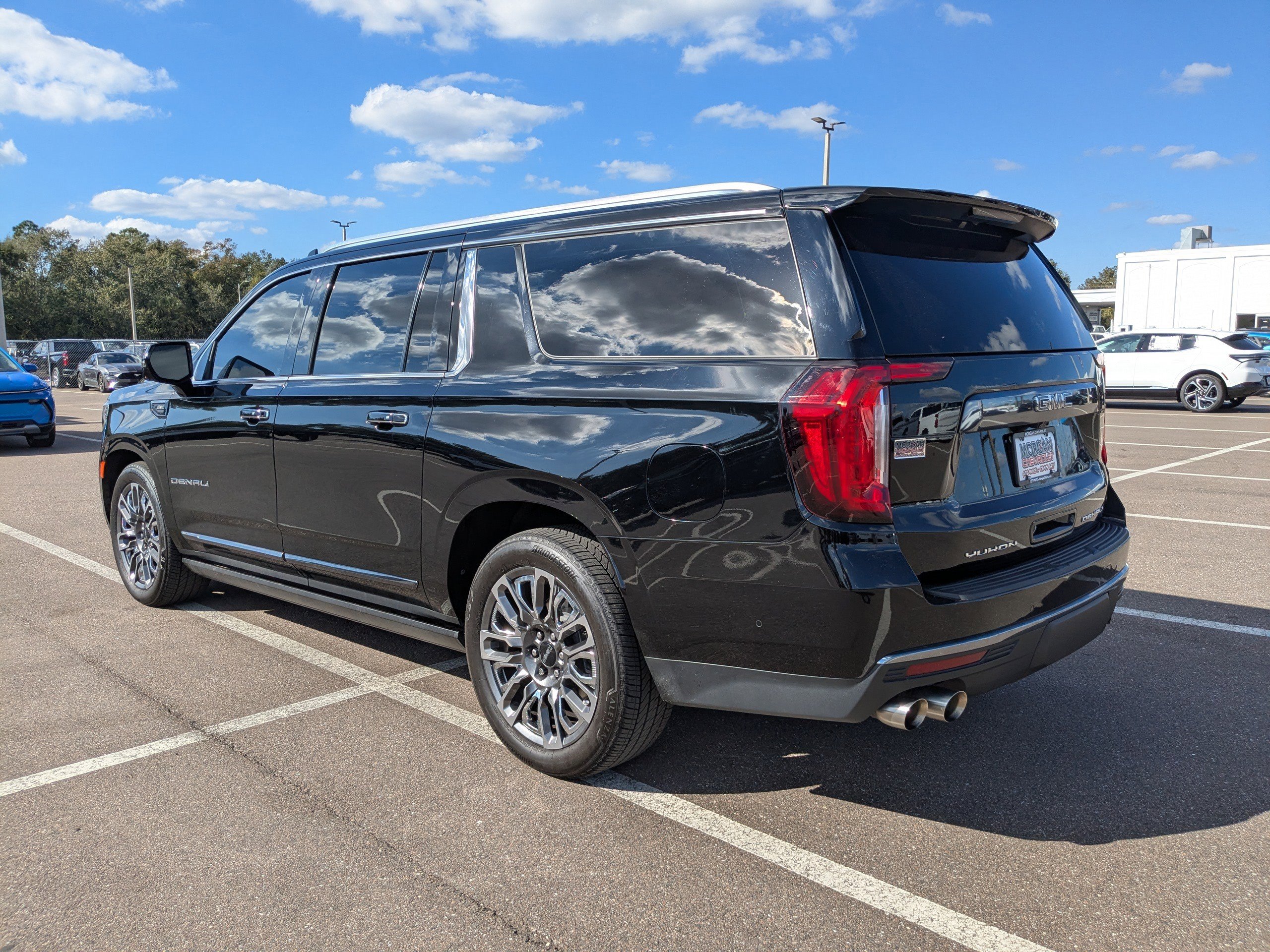 Used 2023 GMC Yukon XL Denali Ultimate image 5