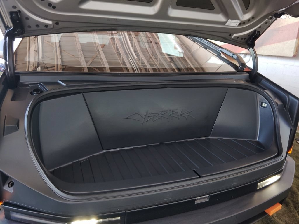Used 2026 Tesla Cybertruck 2WD Crew Cab image 9