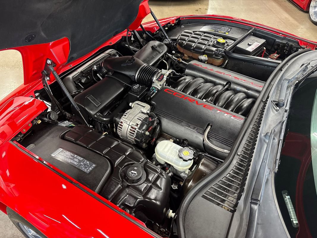 Used 2004 Chevrolet Corvette Coupe w/ Roof Package image 57