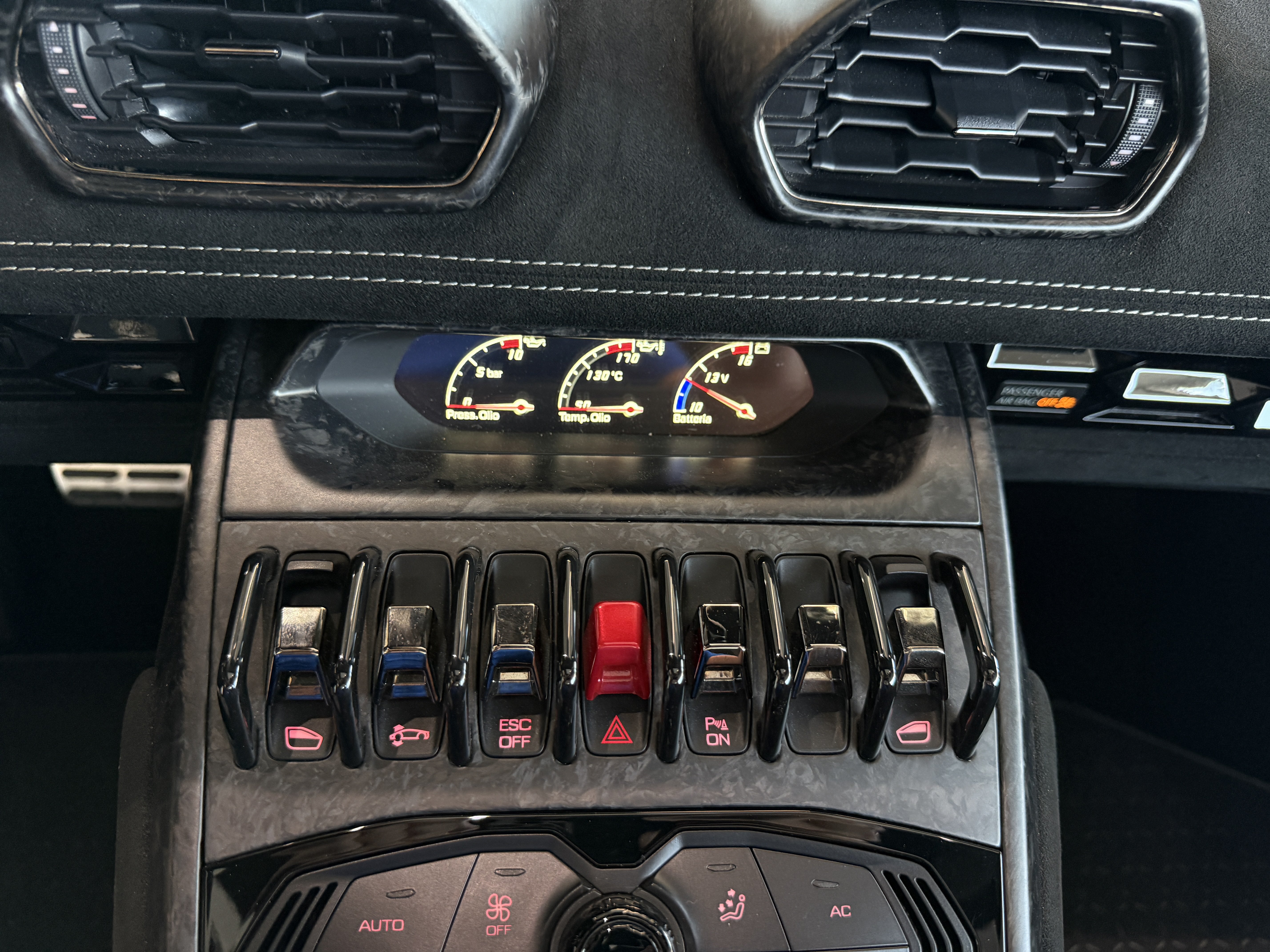 Used 2019 Lamborghini Huracan Performante AWD/4WD image 22