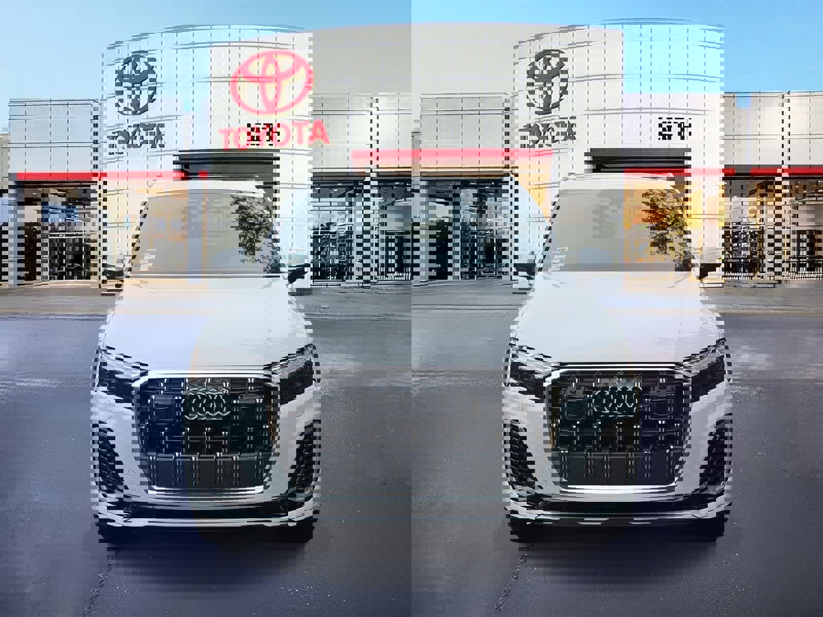 Used 2025 Audi Q7 2.0T Premium w/ Convenience Package image 2