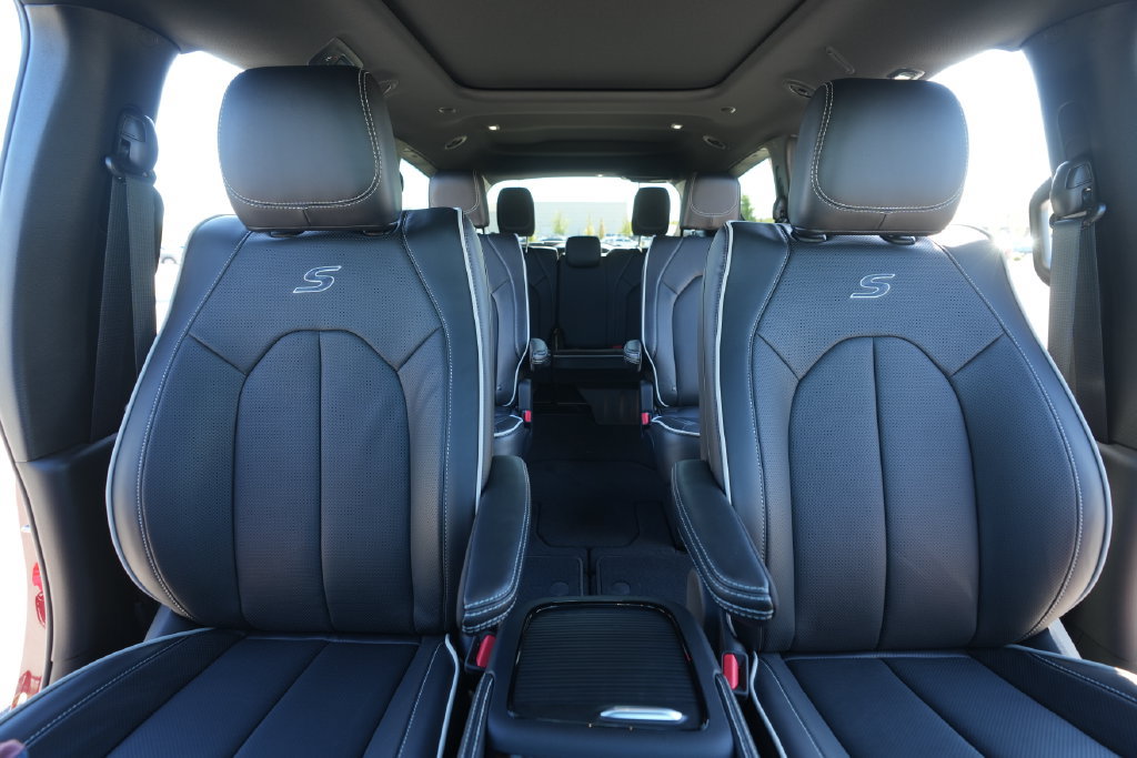 New 2027 Chrysler Pacifica Limited FWD image 39