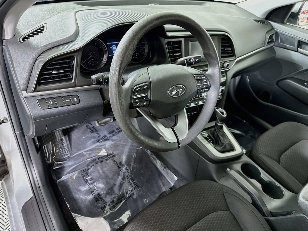 Used 2020 Hyundai Elantra SE w/ Cargo Package (C1) FWD image 16