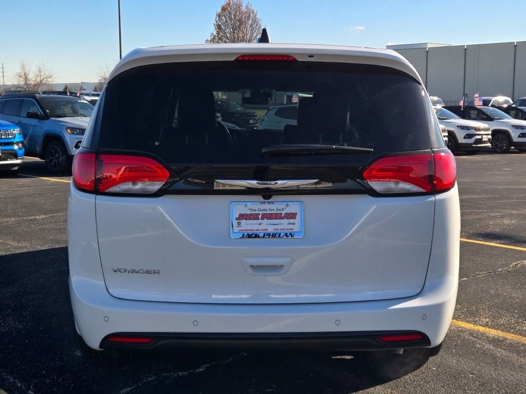 New 2026 Chrysler Voyager LX image 10