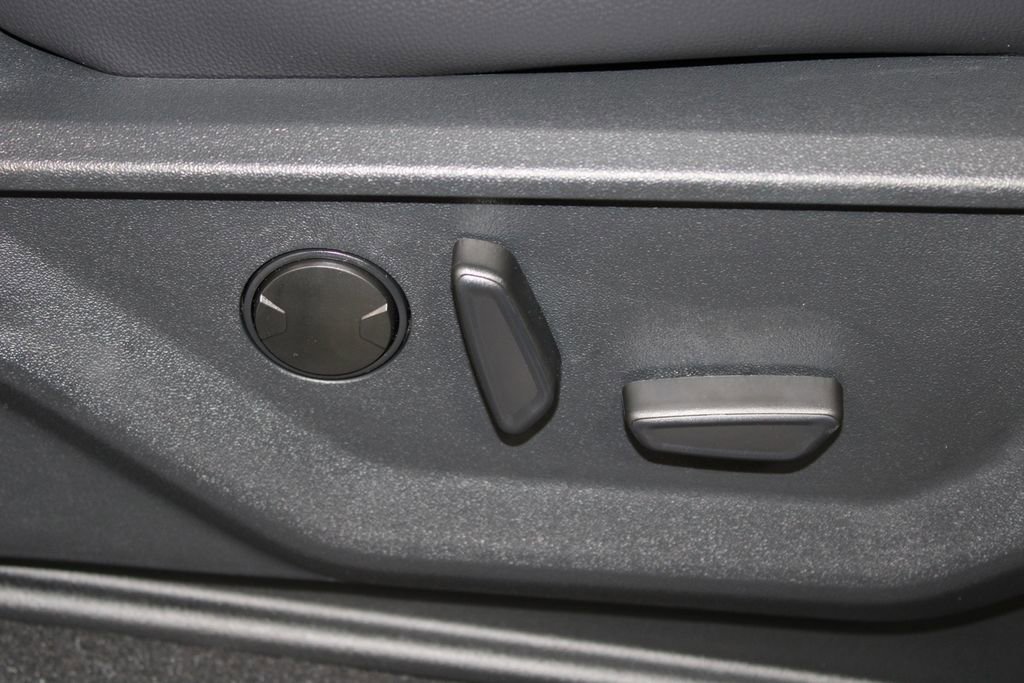 New 2026 Ford F250 Lariat w/ Black Appearance Package image 26