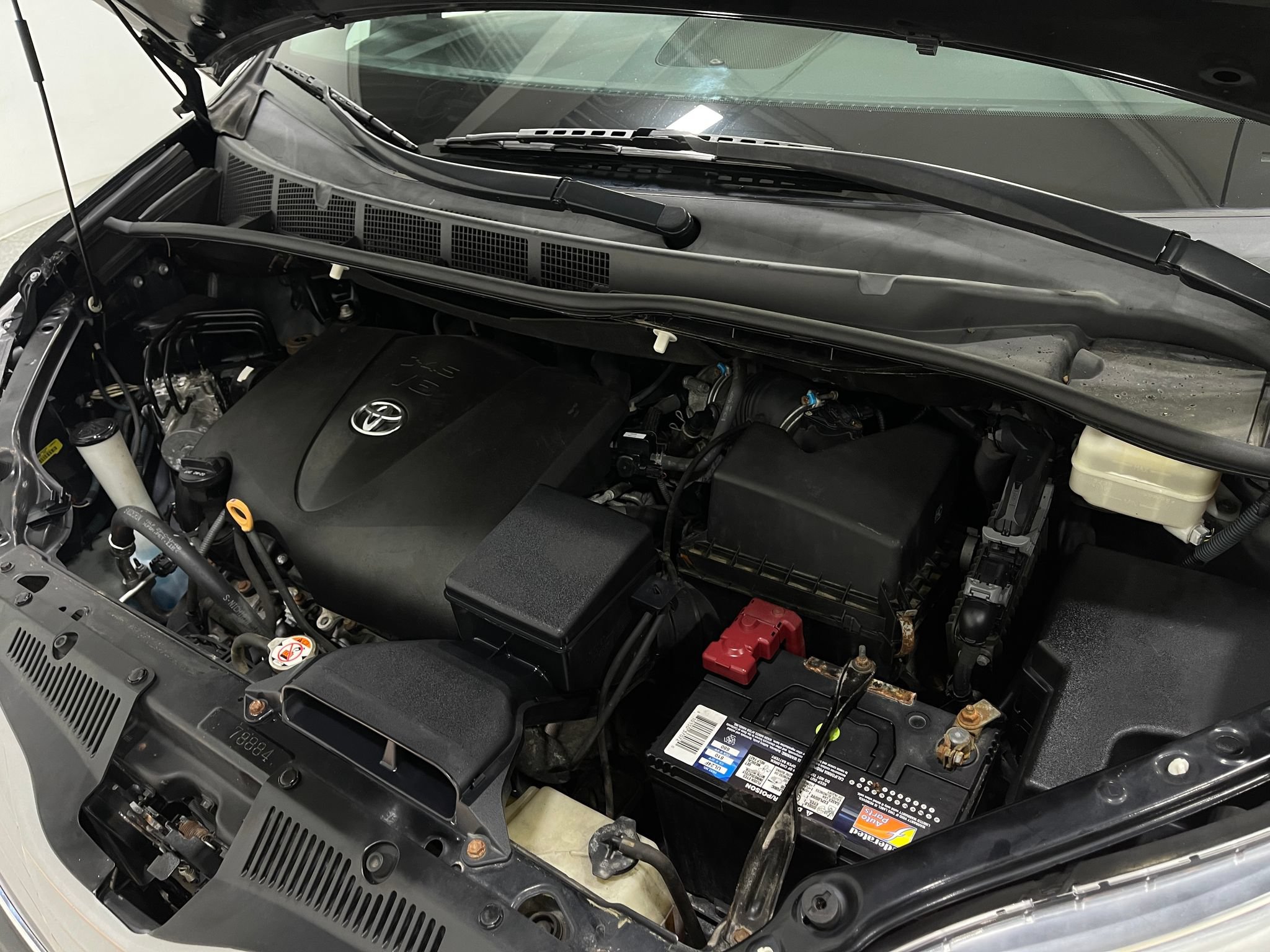 Used 2017 Toyota Sienna XLE w/ XLE Navigation Package FWD image 27